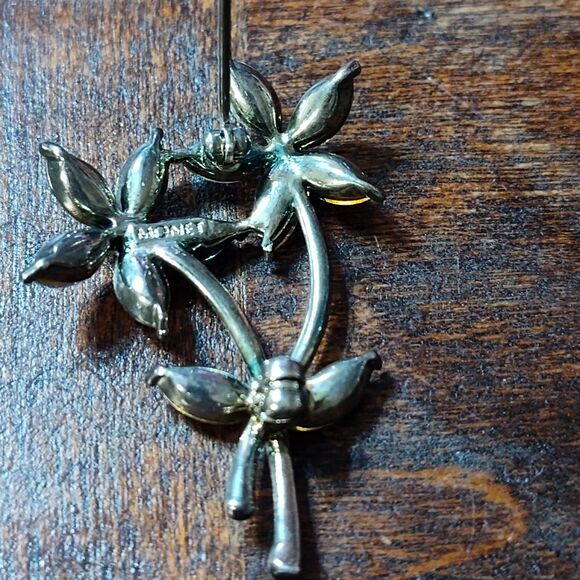 Vintage Monet Signed Floral Brooch Pin Silvertone Vibrant Beautiful Rhinestones - Picture 8 of 9